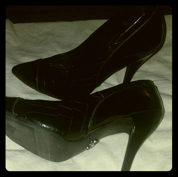 Simply Vera Wang Black Pumps - Picture 3 of 5
